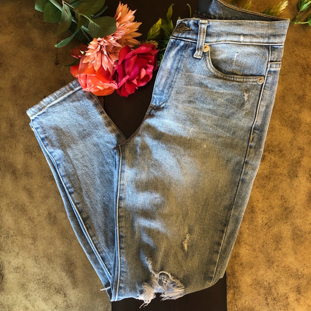 🔥2/$35 Classic Vintage Distressed Denim